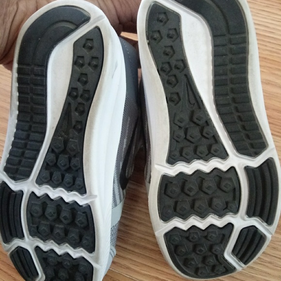 Nike tennis shoes - Picture 4 of 7